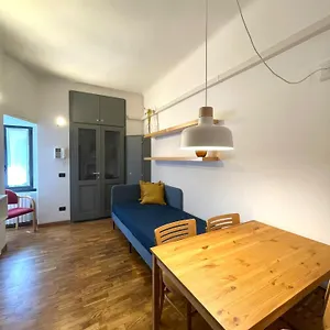 ** Apart Otel Easy - And Navigli İtalya