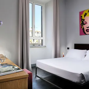 ** Konukevi Art Navona İtalya